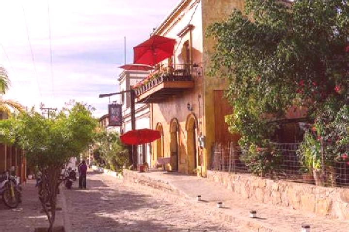 Crazy Women s Jail online slot